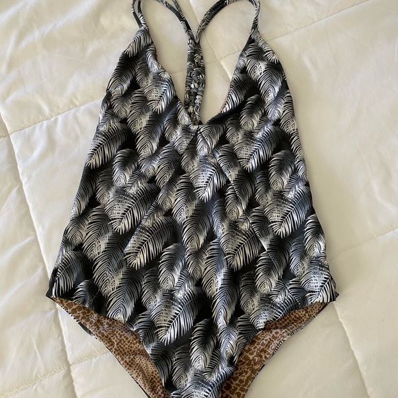 Acacia Venezuela One piece - Picture 2 of 3